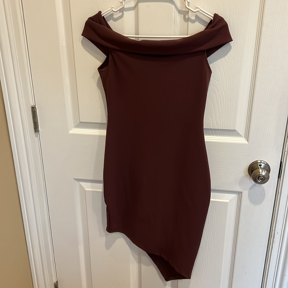 Windsor small plum off the shoulder asymmetrical dress - Picture 4 of 5
